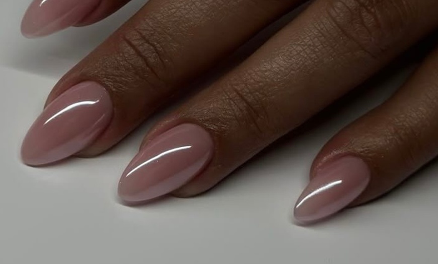 Image 1: Pose de vernis semi-permanent ou pose d'ongles complète gel chablon
