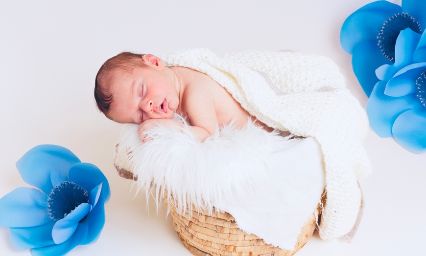 Image 2: Up to 85% Off on Seasonal Photography at Bubbles And Shake Newborn Photography