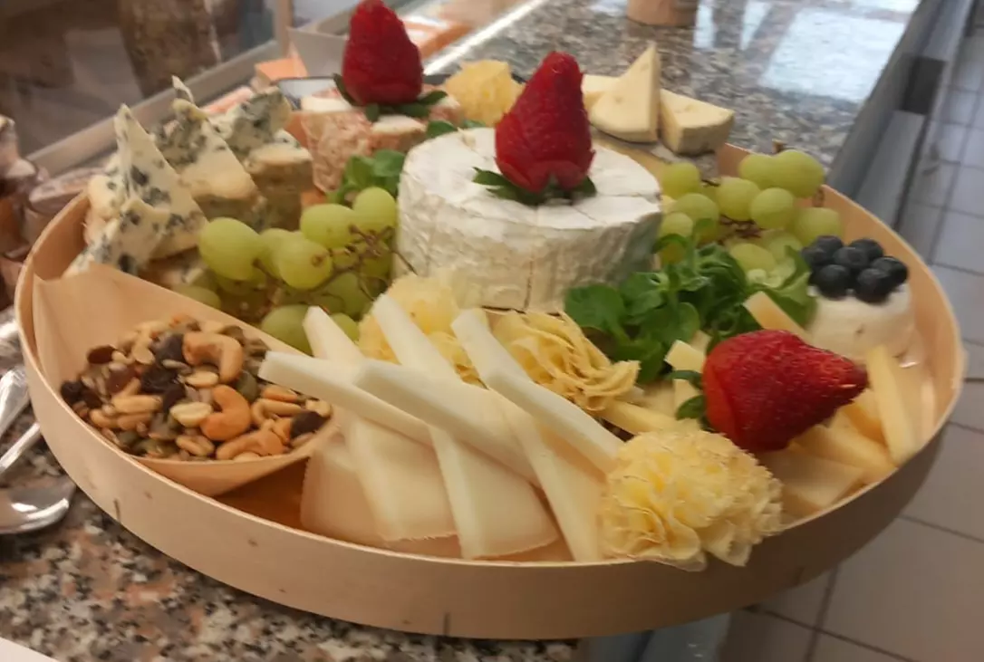 Planche de fromages, charcuterie, fondue ou raclette pour 2 pers.