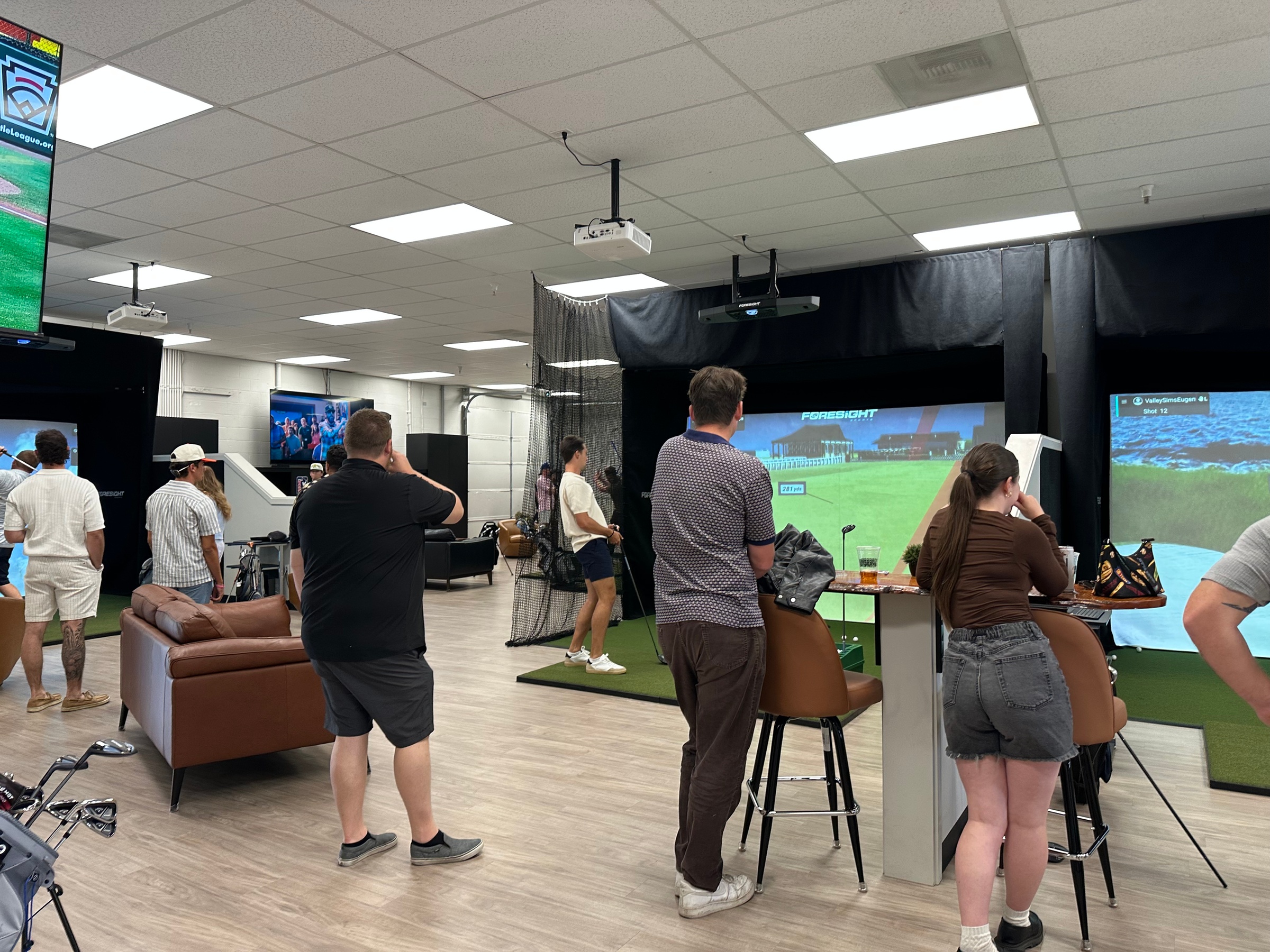 Tee Off for 2 Hours in Virtual Paradise