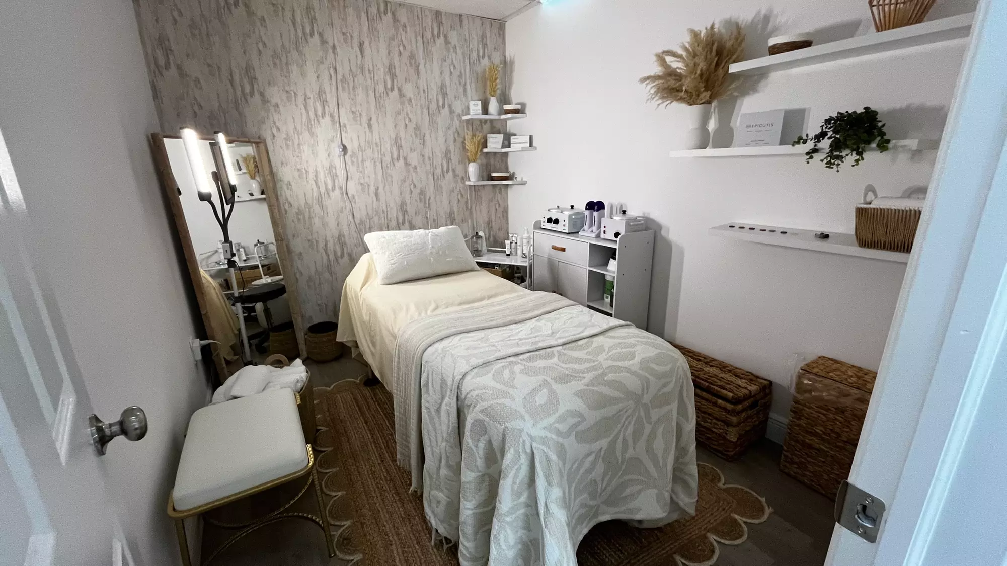 Professional Brazilian Wax for Smooth Skin