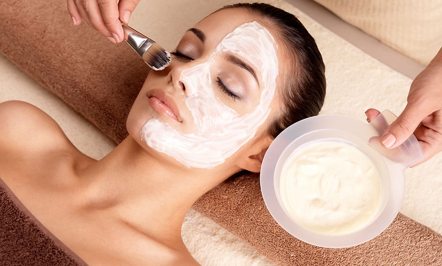 Image 6: Up to 65% Off on Facial - HydraFacial at Skin Glowing Beauty Clinic