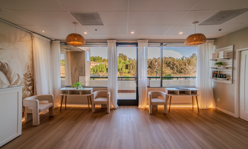 Image 5: Up To 56% Off 1, 3 & 6 Sessions of Red Light Therapy 15 mins
