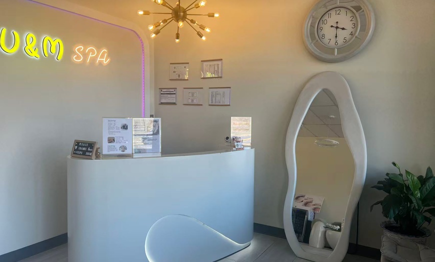 Image 2: 60, 90 or 120 Min VIP Head Spa Package with Massage on Upper-Back + Facial at U&M Spa - Up to 30% OFF