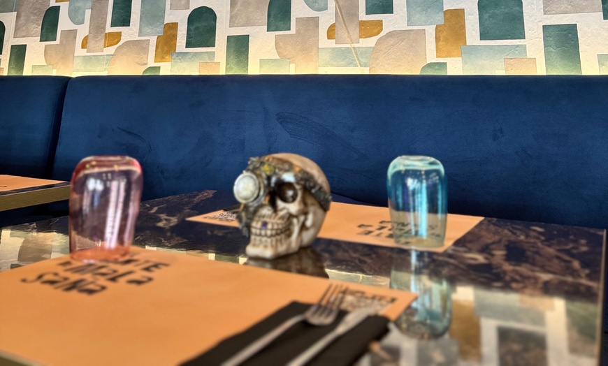 Image 6: Sabores internacionales: menú con todo incluido para 2 o 4 personas 