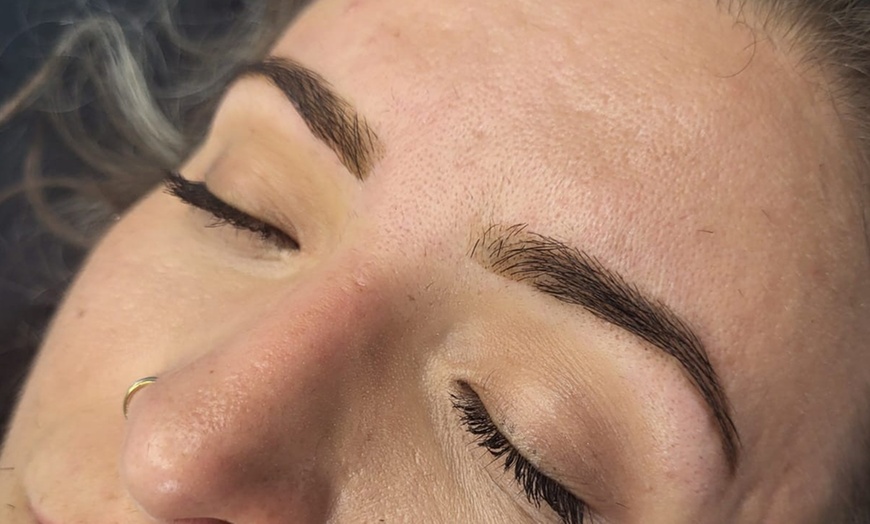 Image 9: Épilation des sourcils et autres soins avec Lia Beauty