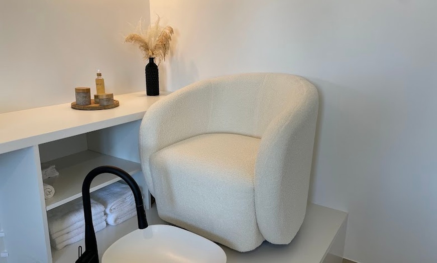 Image 2: Beauté des mains et / ou pieds et vernis semi-permanent avec Aime Toi