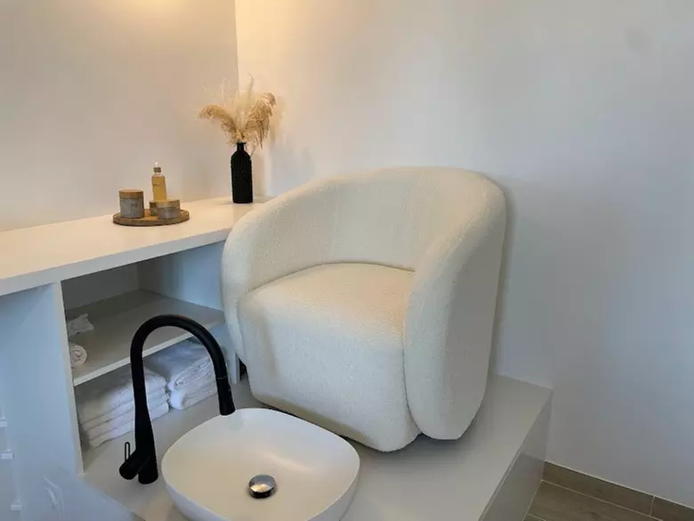 Beauté des mains et / ou pieds et vernis semi-permanent avec Aime Toi (jusqu'à 40% de remise) - Image 2