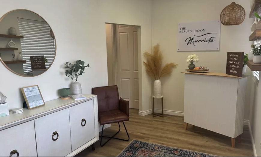 Image 2: Relaxing Swedish & Deep Tissue Massage