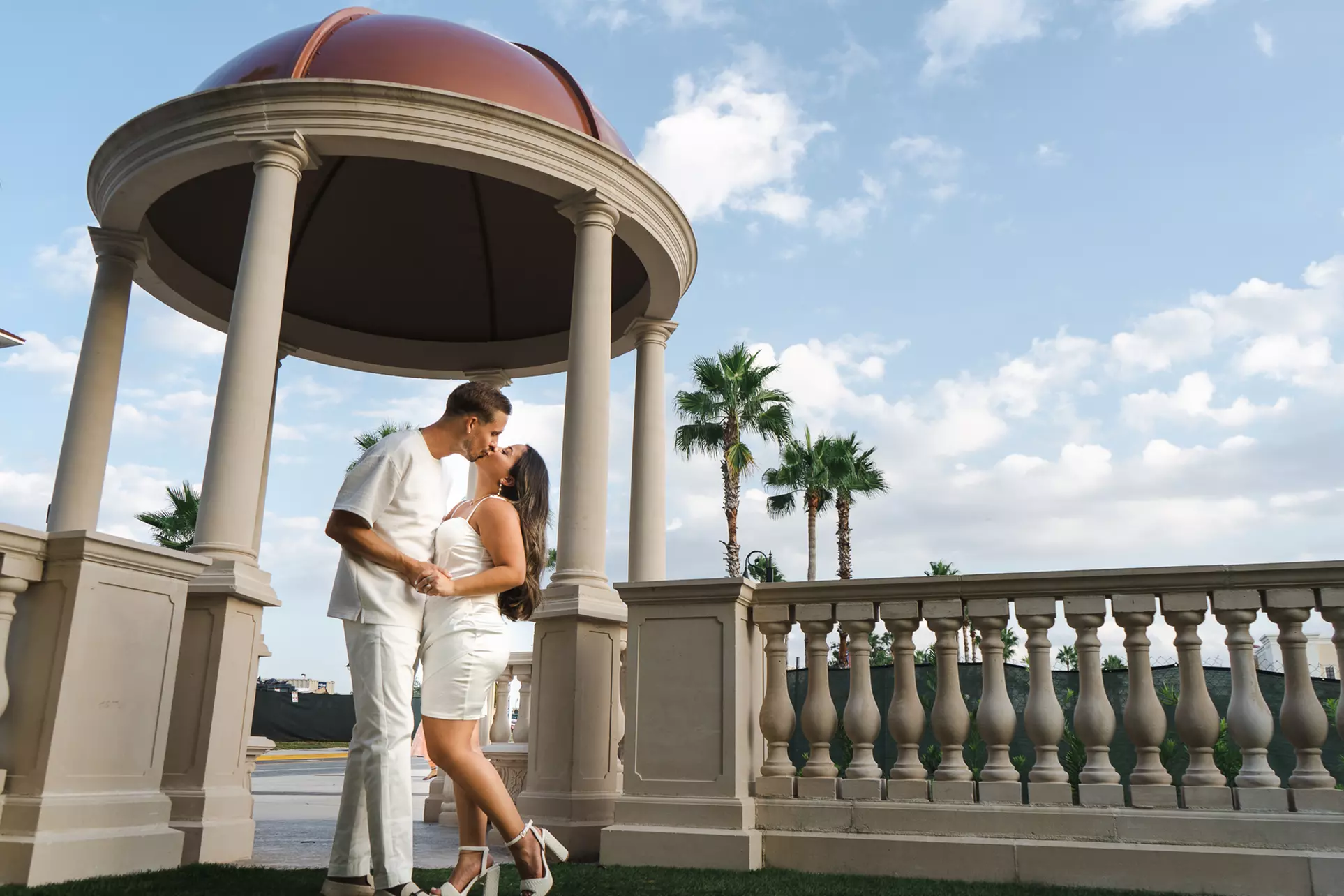 Explore Outdoor Beauty with a 30, or 60-Minute Outdoor Photo Session