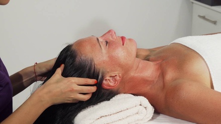 60 min Scalp Massage (Scalp, Neck, Shoulder massage) Hot towels, Warm Oil, Hair Growth Serum and Face Mask - Beautymanors