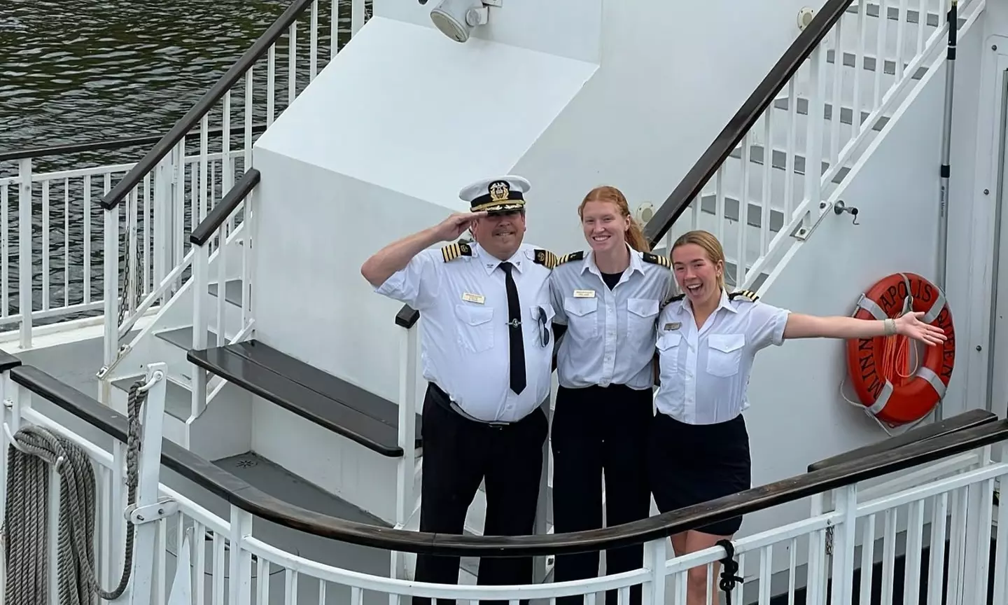 Mississippi River Cruises: Dining/Sightseeing on the Minneapolis Queen