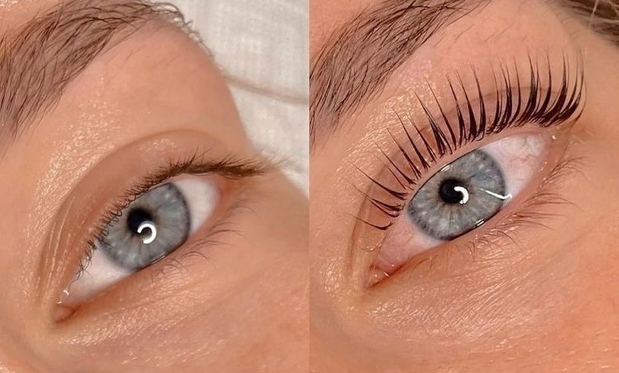 Image 1: Enhance with an Eyelash Tinting and Lift Treatment 