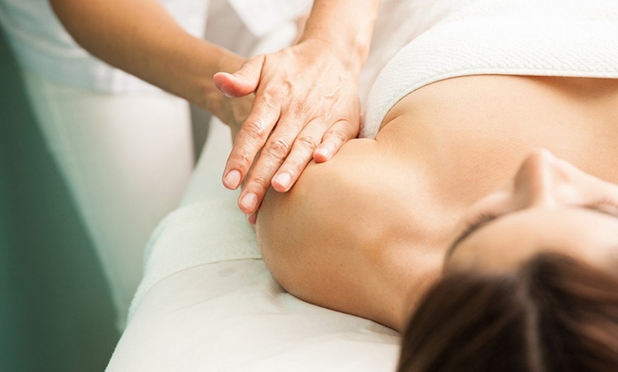 Image 2: Lymphatic Drainage Massage: Reduce Bloating & Sculpt Your Body
