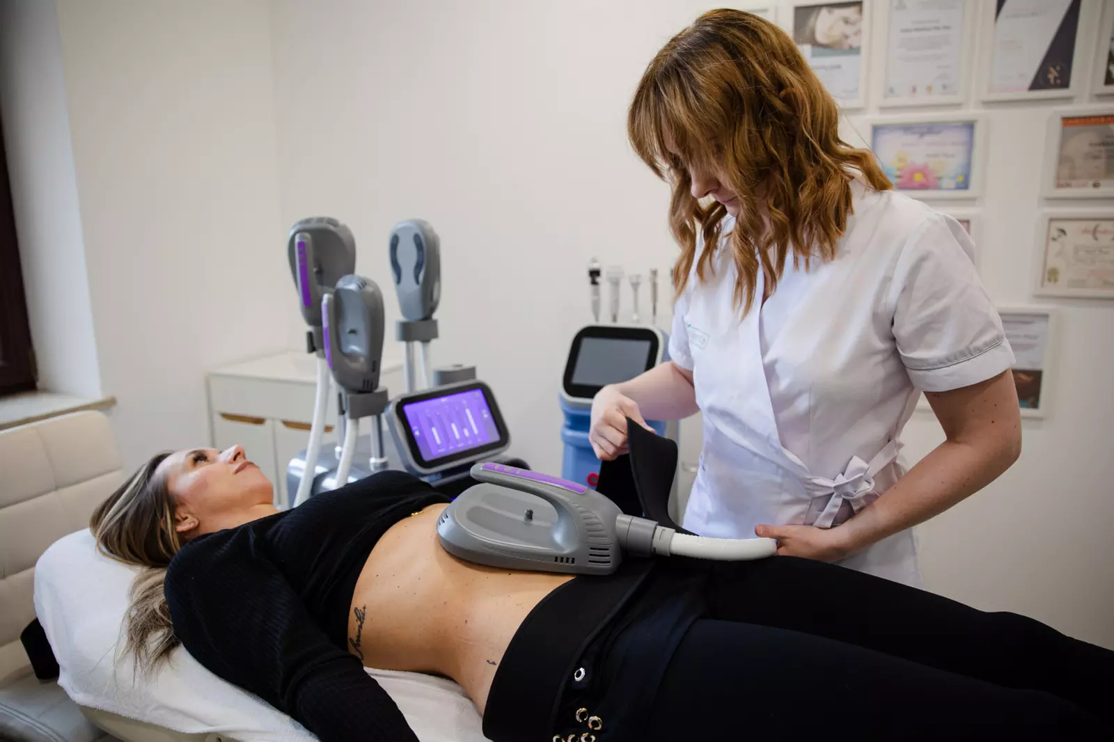 Modelujący zabieg EMS + RF na pośladki lub brzuch w Isabel Medical Day SPA (do -50%) - Primary Image