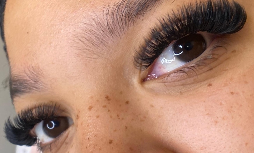 Image 3: Classic, Hybrid and Volume Lash Extensions