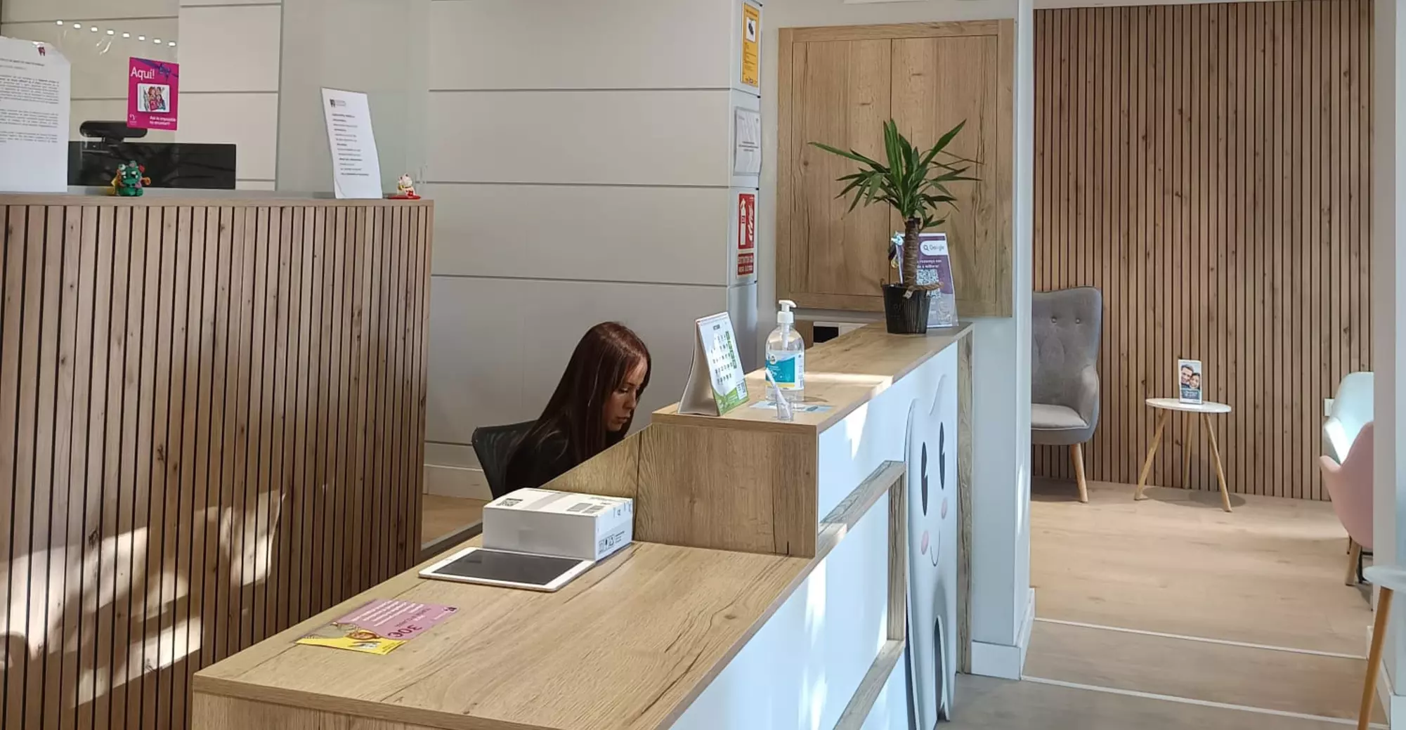 Limpieza dental y revisión con opción a TAC dental en clínica familiar