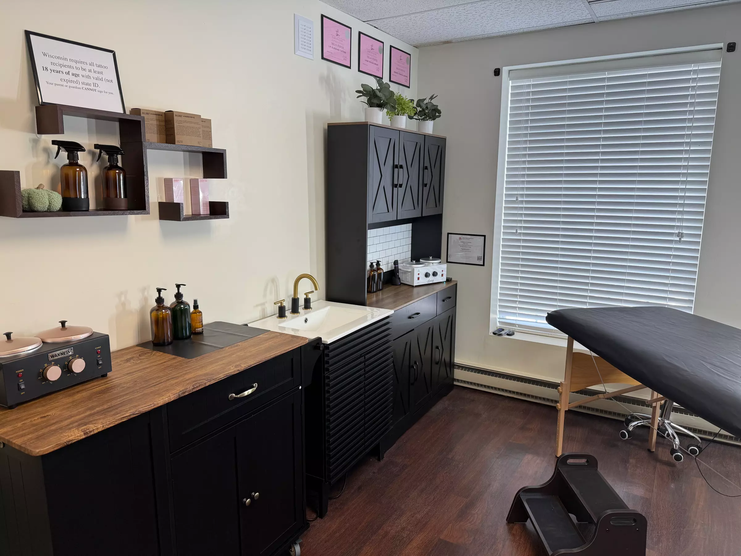 Get Stunning Lashes with One Eyelash Lift Treatment with/without Tint