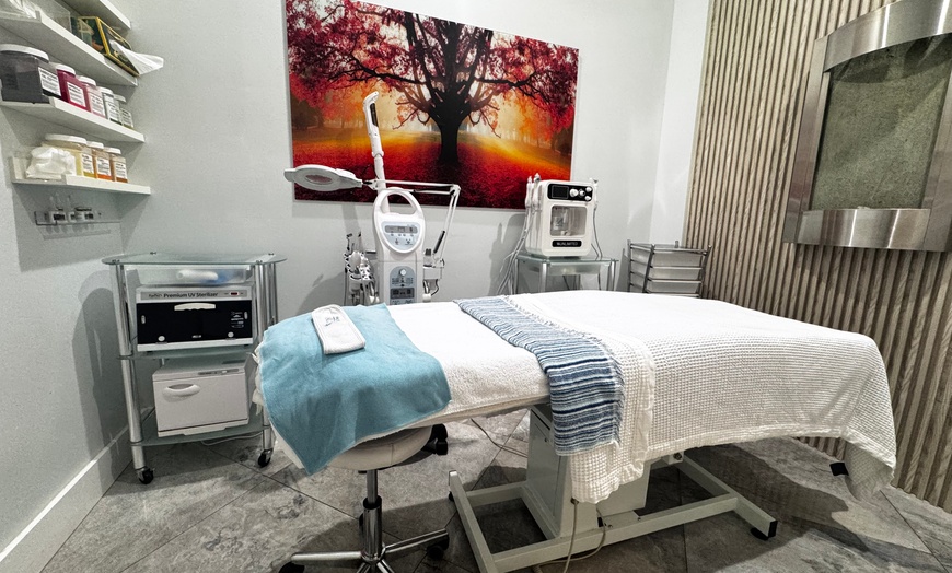 Image 4: Relax with a Massage & Facial Package including a Complimentary Drink! 