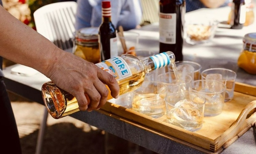 Image 6: Elabora tu propio vermut y visita un lugar emblemático para 1, 2 o 4 