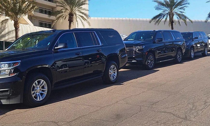 Image 5: Luxury airport trips with sedans and SUVs for small groups