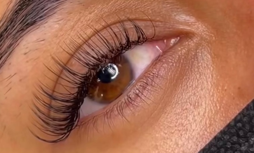 Image 3: Up to 34% Off on Eyelash Extensions at MYLASHBAE
