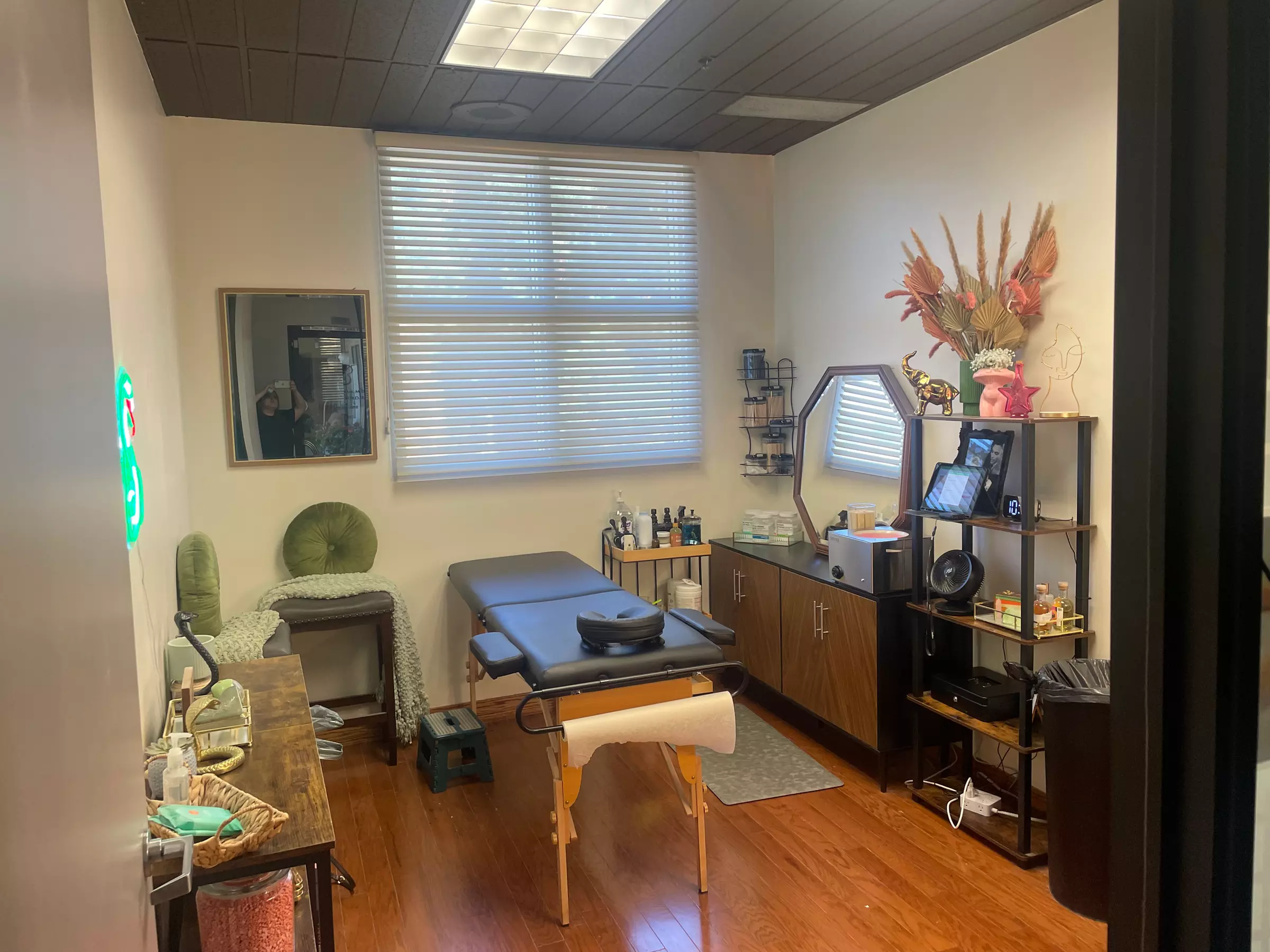 Experience Ange Aesthetics' Brazilian or Bikini Wax with Hydrojelly Mask up to 50% Off - Primary Image