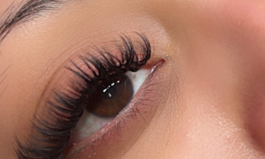 Image 1: Enhance Your Look with Classic or Hybrid Full Set at Luxurybylia