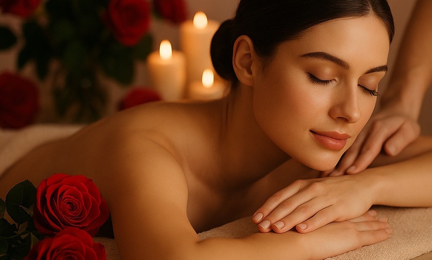 Image 1: Różnorodne masaże do wyboru: całego ciała, wybranej części lub twarzy w salonie Złoty Dotyk