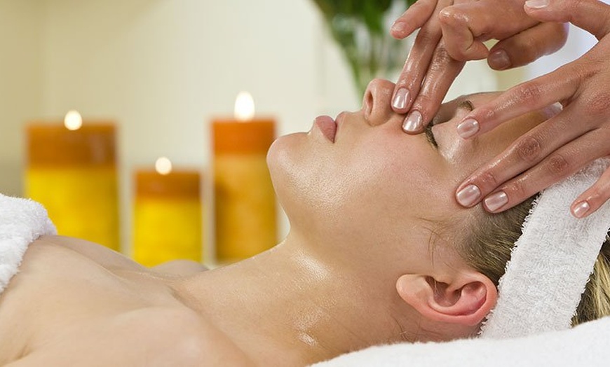 Image 4: Instant détente à Unieux : massage relaxant ou "Madinina Beach"