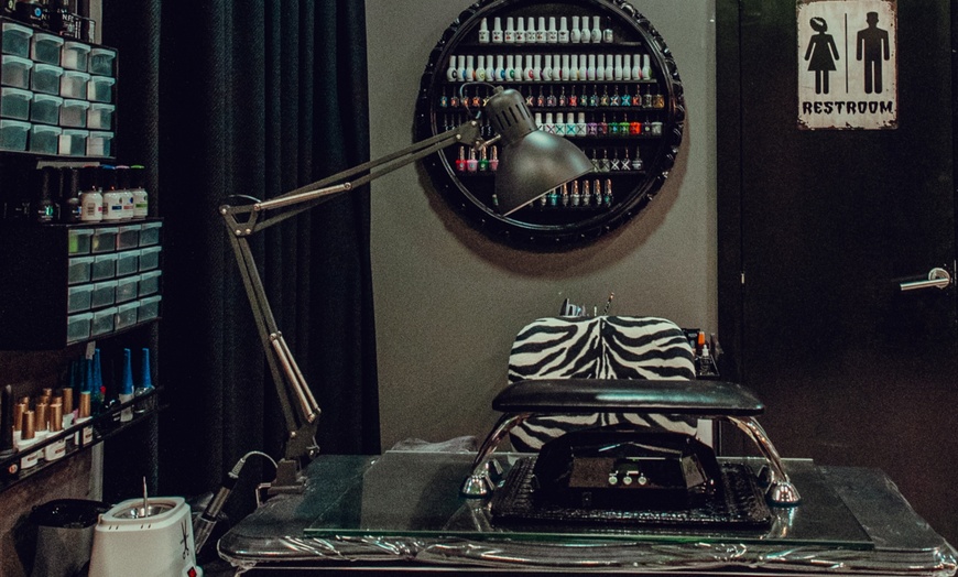 Image 3: Puesta de uñas con gel o acrílico talla S-M y esmaltado semipermanente