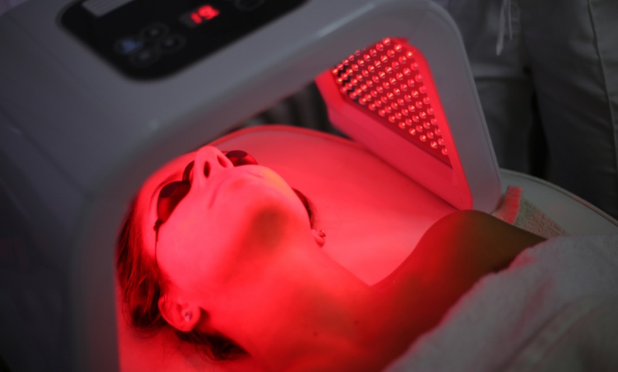 Image 2: 60-Minute Deep Pore Cleansing Facial and Diamond-Tip Microdermabrasion