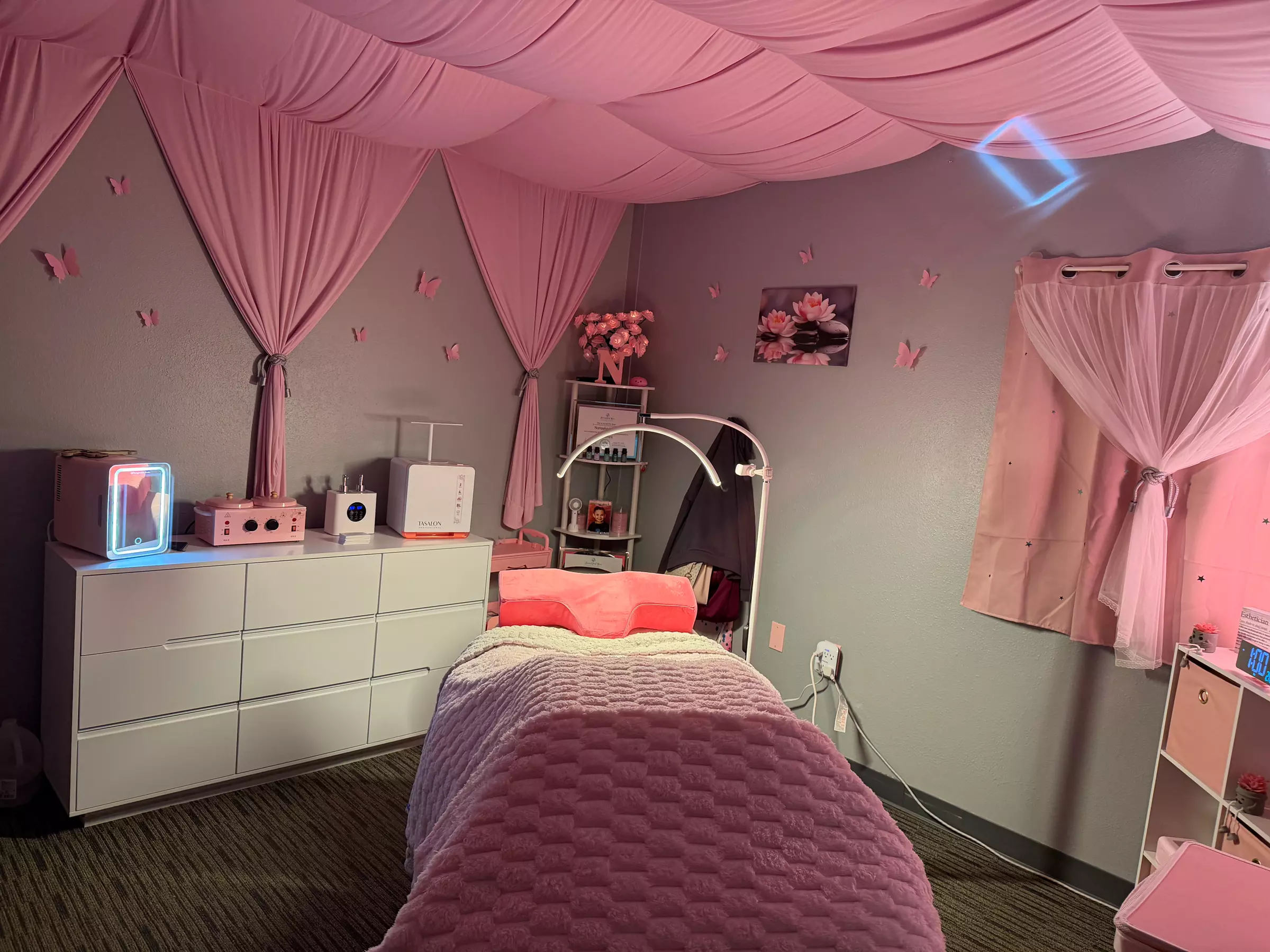 One, Two or Three 60 Minute Customized Glow Facial / Chemical Peel