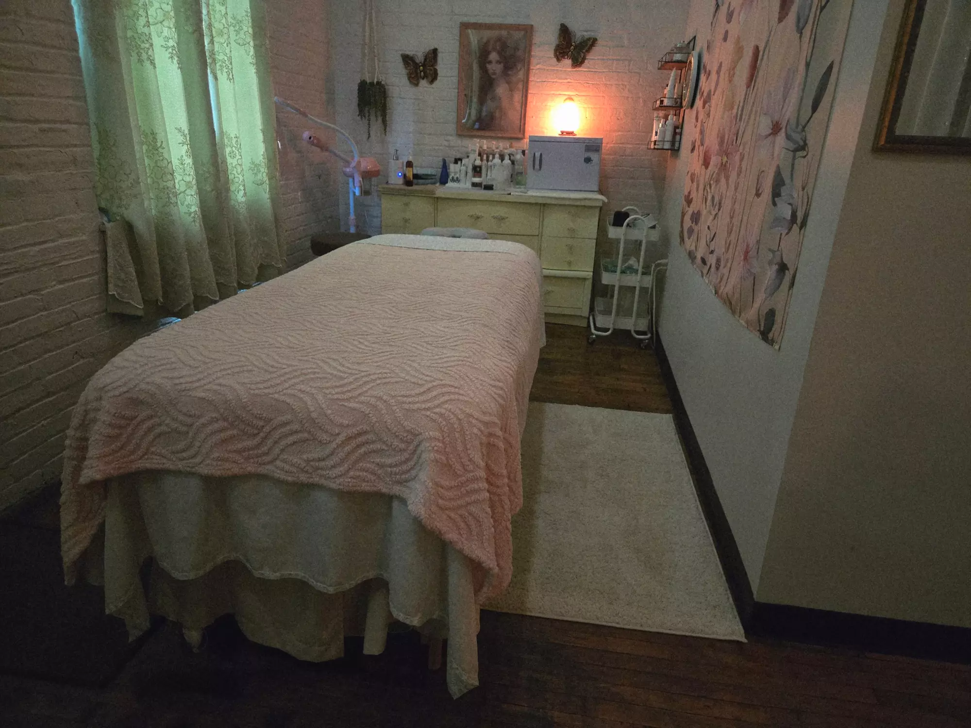 Full-Body Spa Bliss: Sauna, Massage, Facial & Hand Treatments