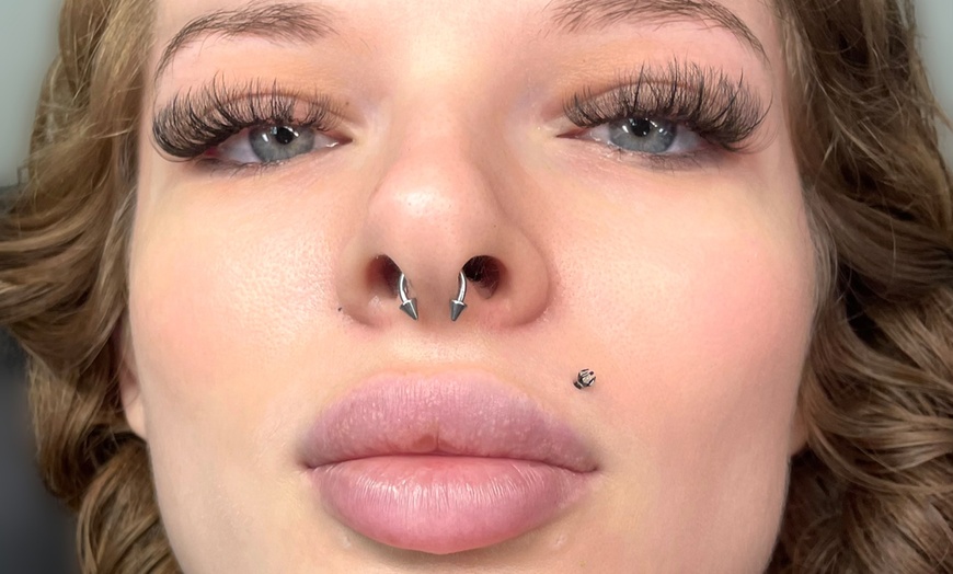 Image 1: Transform Your Look with Full Set Eyelash Extensions