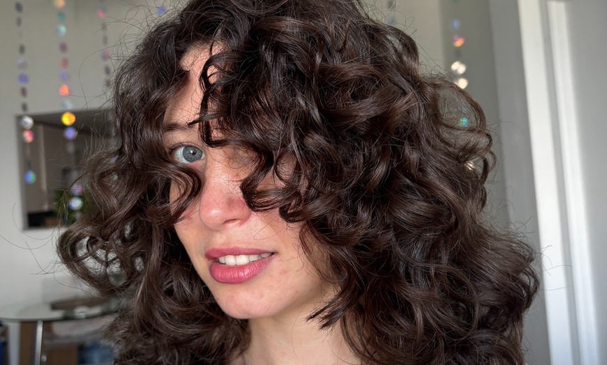 Image 4: Up to 50% Off on Salon-Hair Color/Highlights @The Curl Parlor