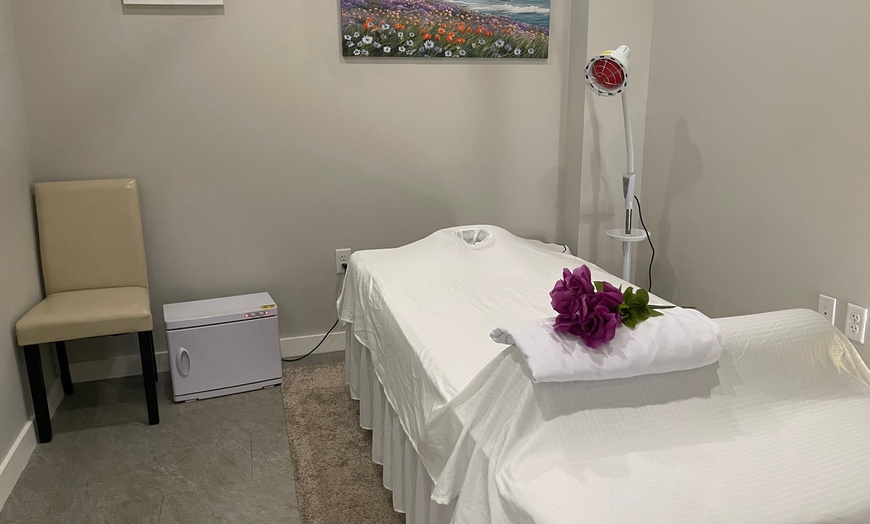 Image 10: Couples Massage Near the Beach Under Expert Therapists in Naples, FL