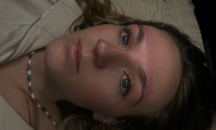 Image 3: Get Beautiful Lashes with One Eyelash Tinting and Lift Treatment