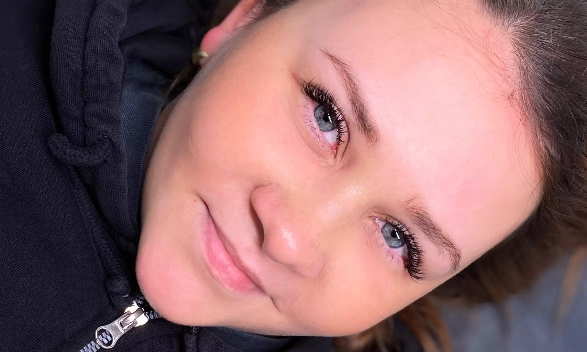 1:1-Wimpernverlängerung oder Volumen-Wimpernverlängerung (Neuset)