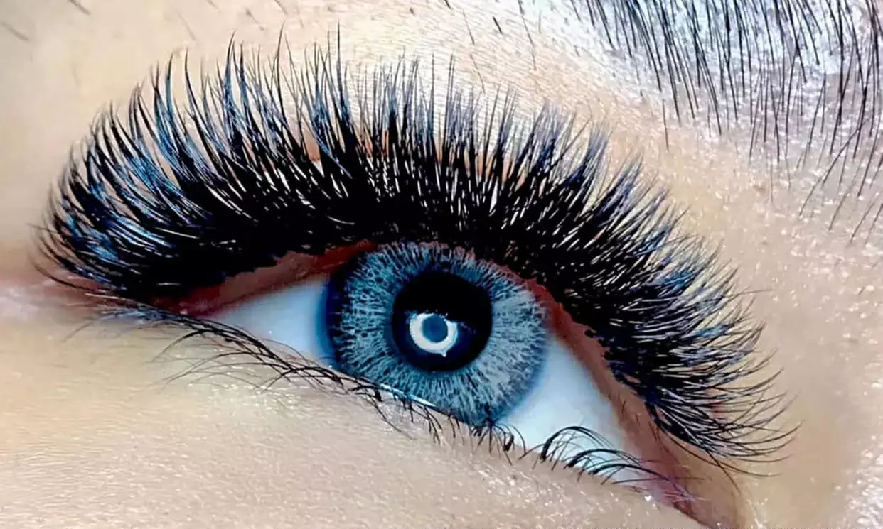 Experience Full Set of Classic, Hybrid, or Volume Eyelash Extensions