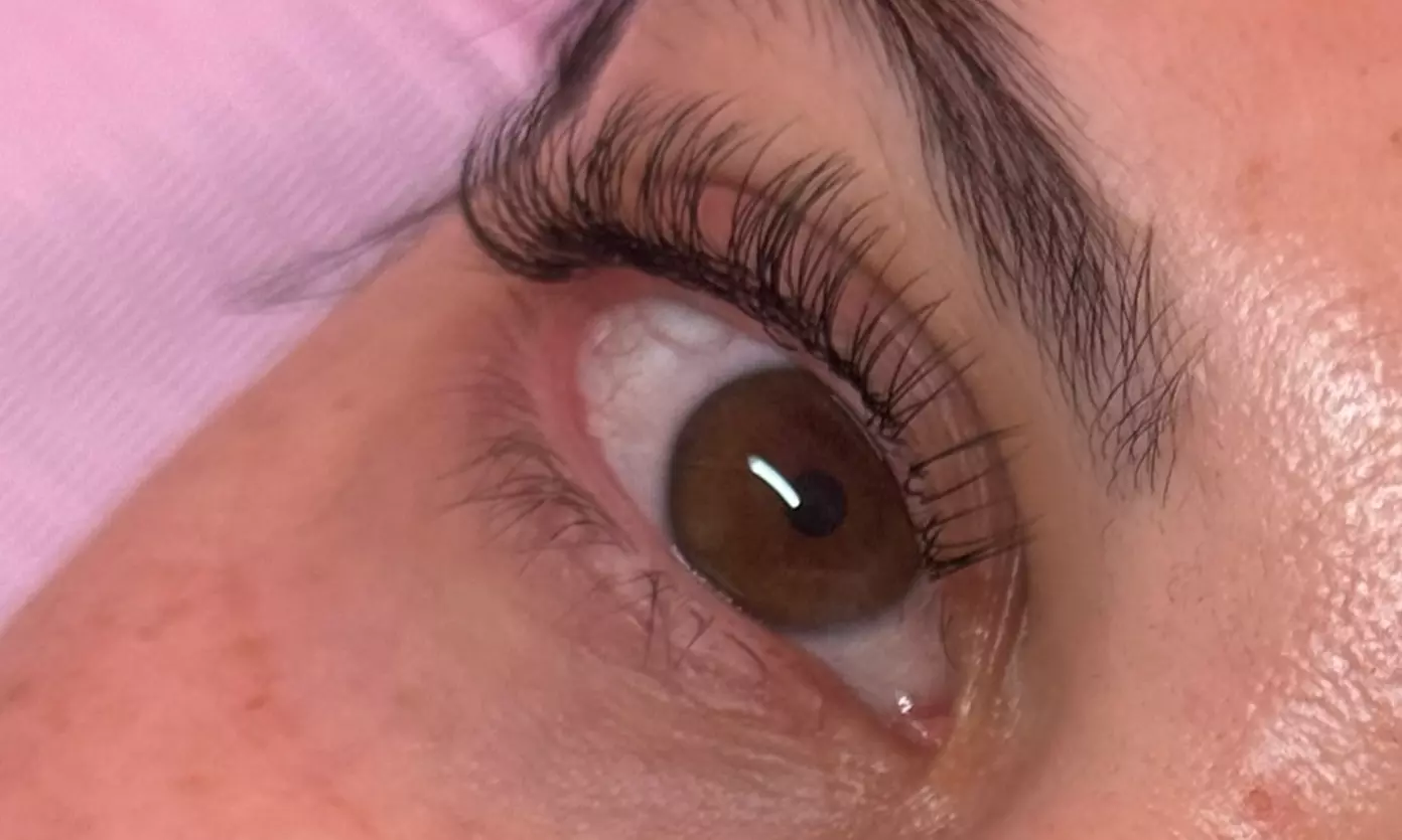 Classic, Hybrid, / Volume Full Set of Eyelash Extensions + 2-week fill