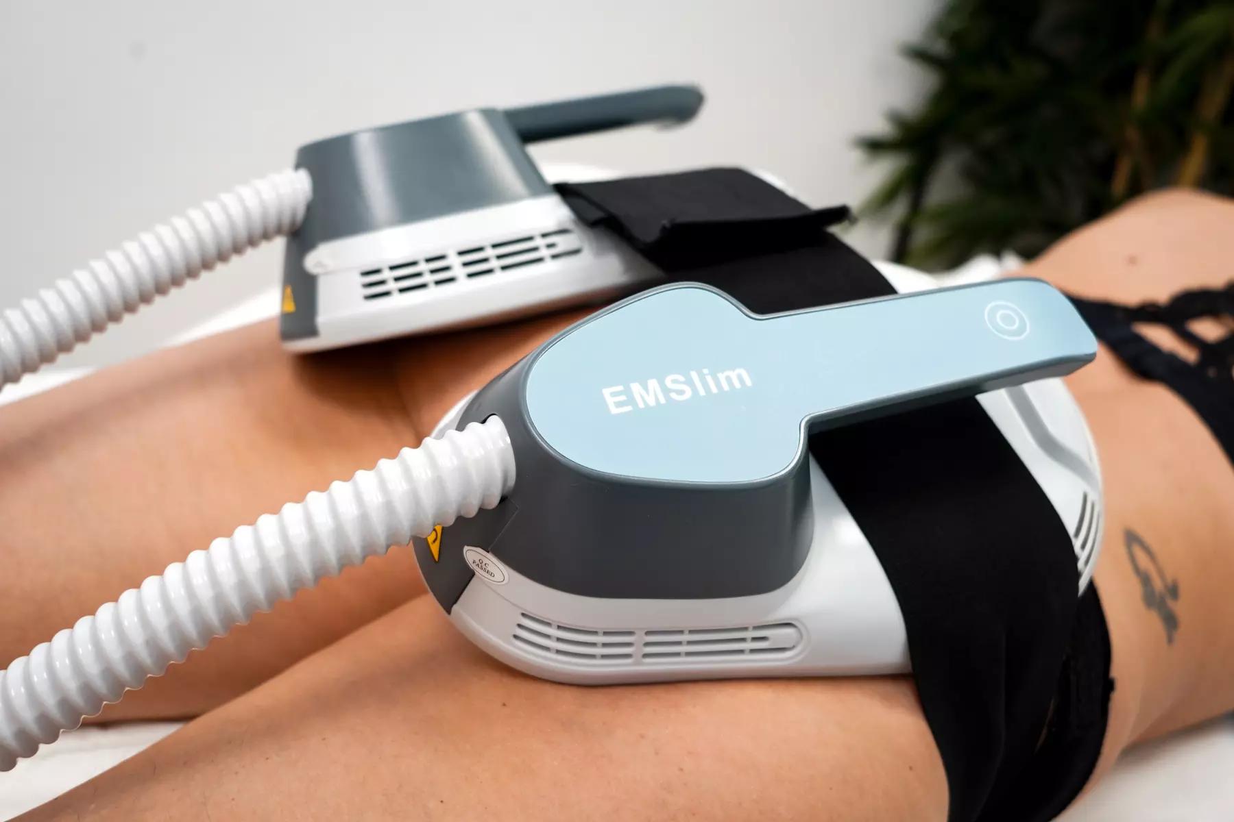 Teslasculptor : Abdos et/ou fesses (2 zones) de 30 min avec CGMinceur (jusqu'à 58% de réduction) - Primary Image