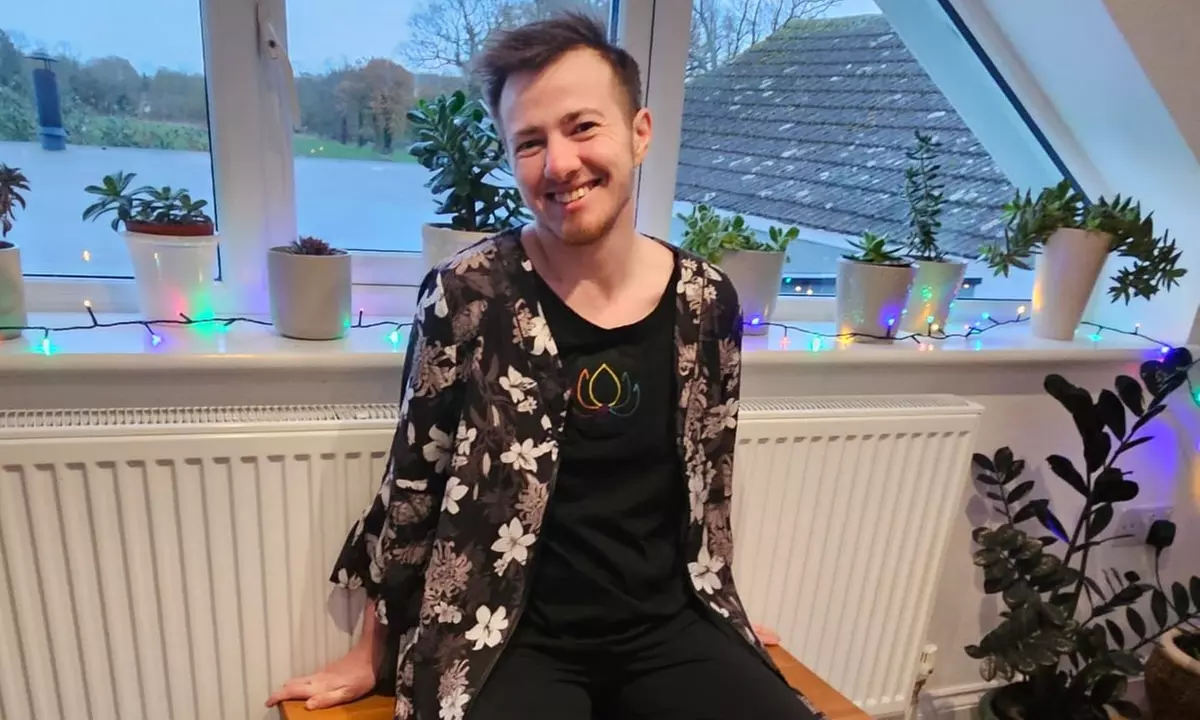 A One hour Reiki at Distance or In-Person w/ Chakra balance treatment