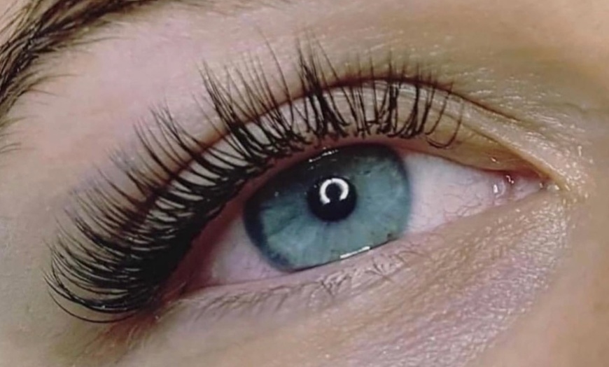 Image 14: Beautifully Lifted Lashes with a Korean Lash Lift