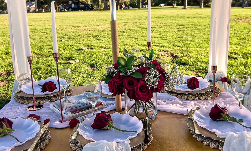 Image 3: Luxury Outdoor Dining for Two w/ Custom Décor at Dynamite Luxe Events