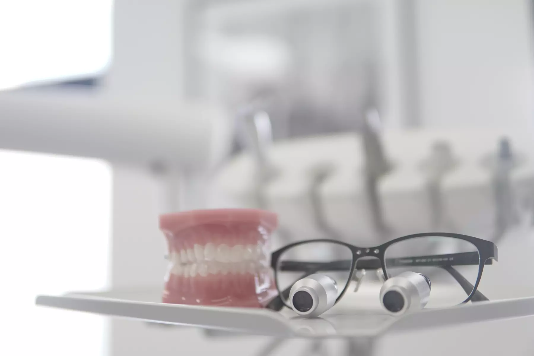 Get a Fresh Smile: Dental Scale+ Polish/Dental Clean w/ Scale+ Airflow