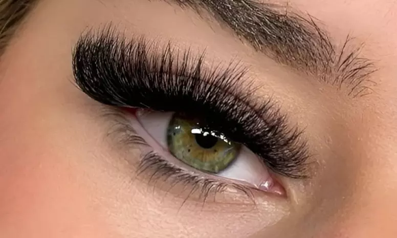 Express Classic, Classic, Volume 6D, or Mega Volume 12D Lash Set