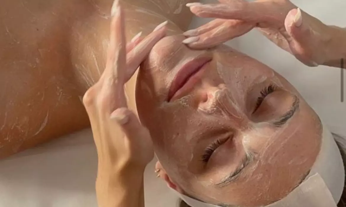 Up to 60% Off on Anti-Aging Facial at Kalon beauty - Primary Image