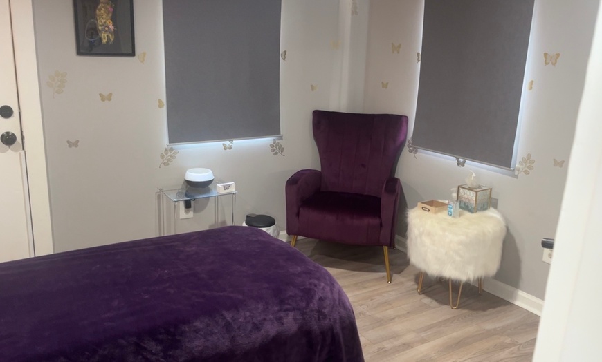 Image 2: Unwind with a One 60 or 90-minute Swedish Massage Session