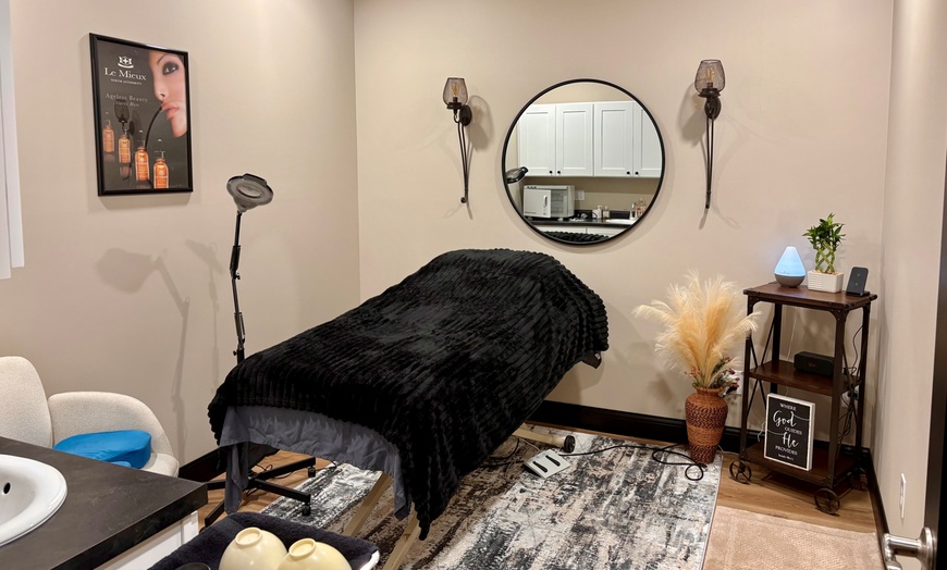 Image 2: Experience One, Three or Five Dermaplaning with Lymphatic Drainage